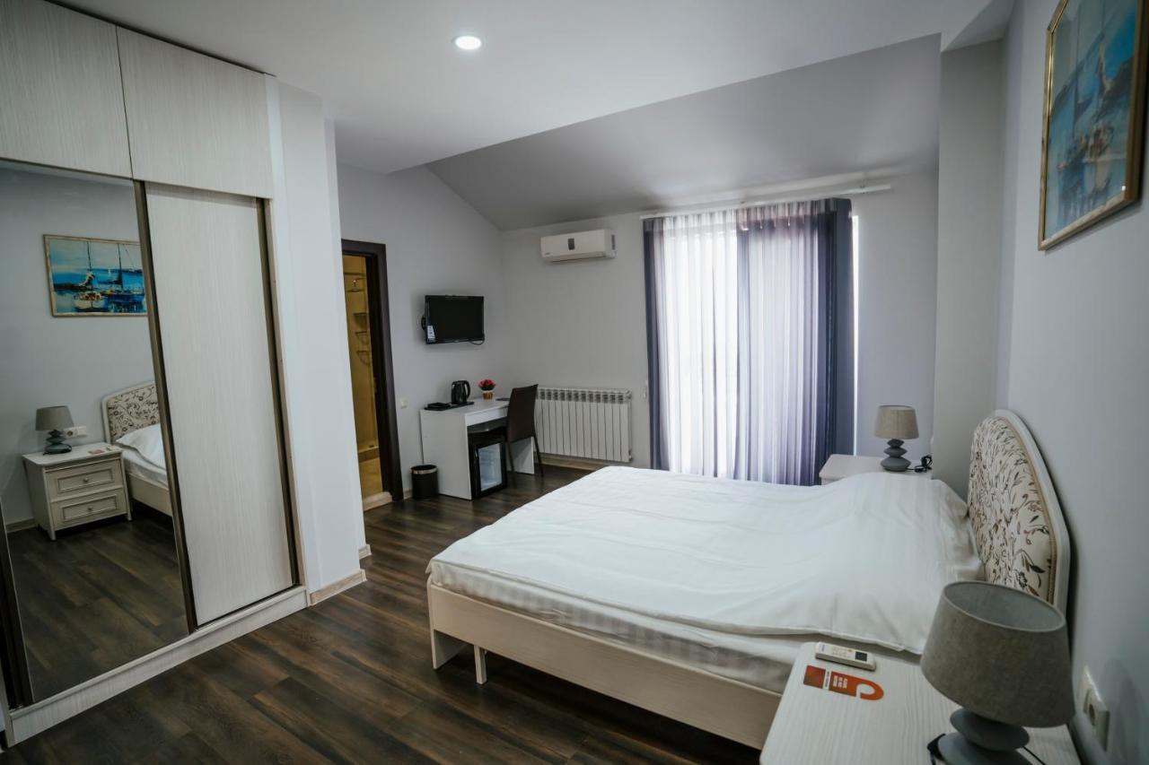 West Apart Hotel Μπατούμι Εξωτερικό φωτογραφία